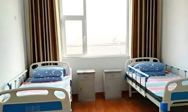 记者：阿代米赛后在更衣室和大家说了很抱歉，他很难过